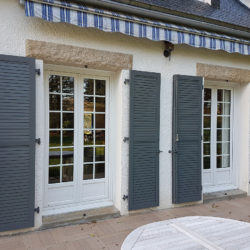 Volets battants aluminium persiennés