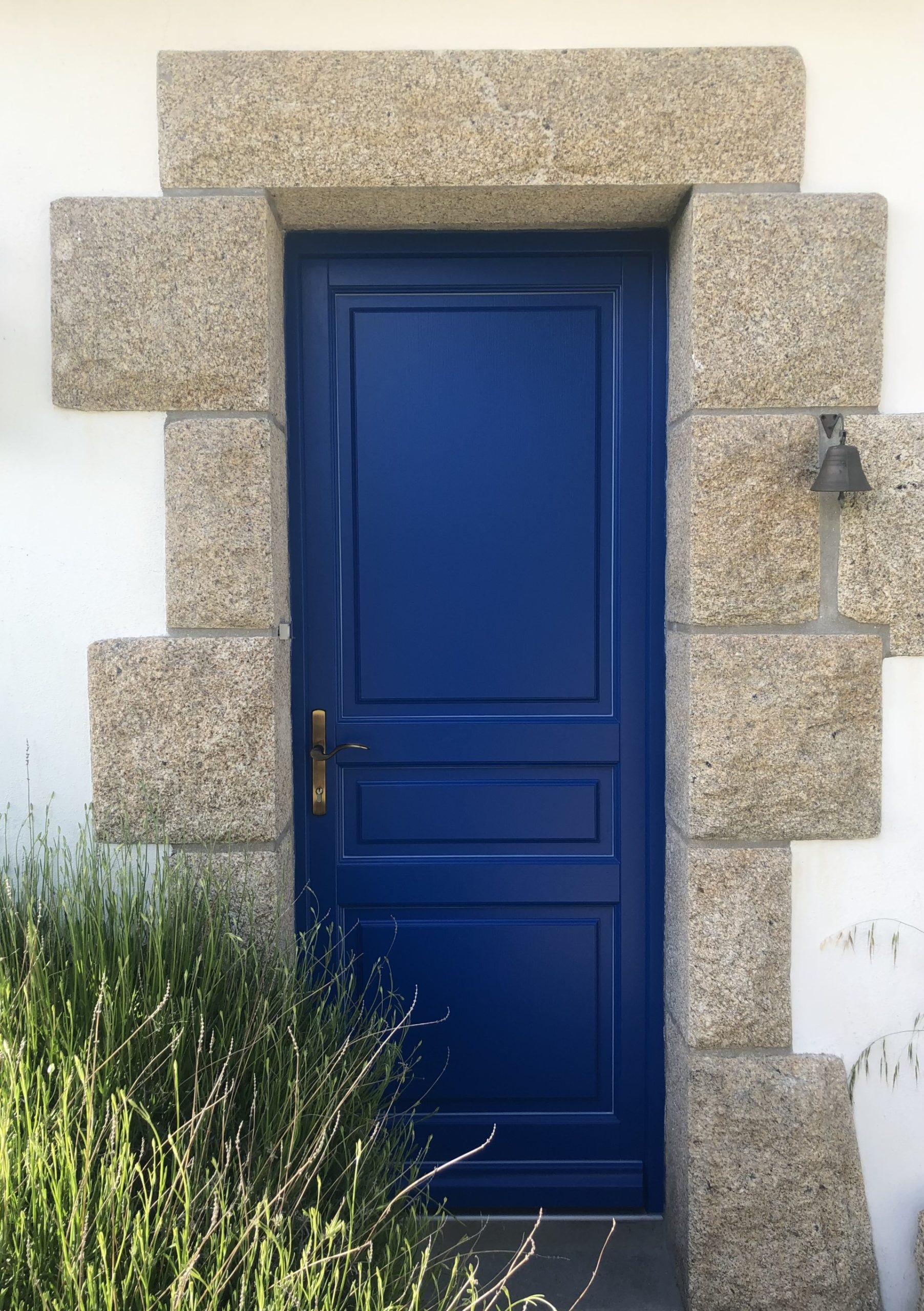 Porte d'entrée bleu en bois - TRYBA