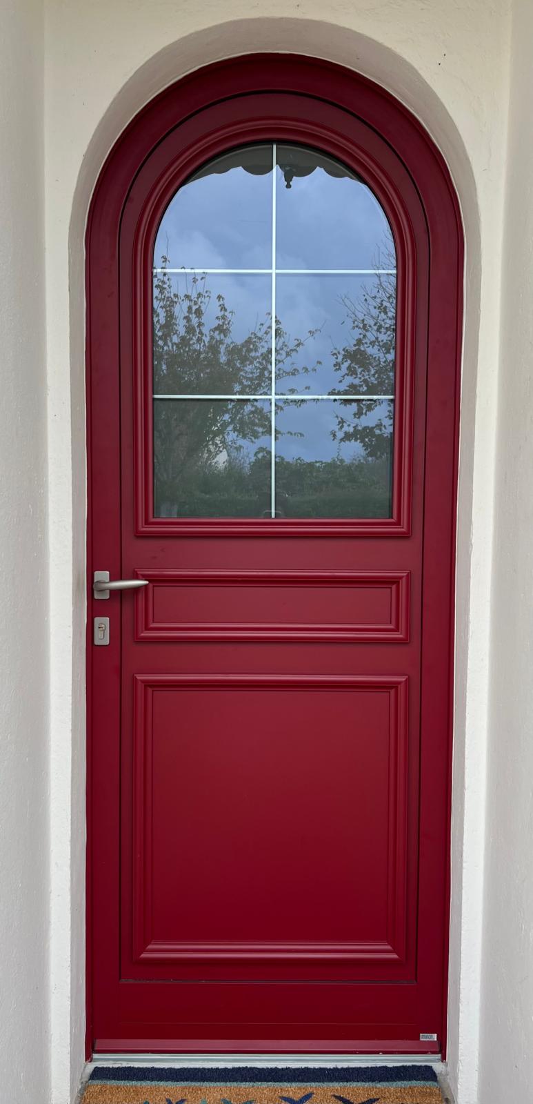 PE Cintrée Mixte RAL 3004 Riec sur Belon (1) Porte d'entrée mixte cintrée rouge