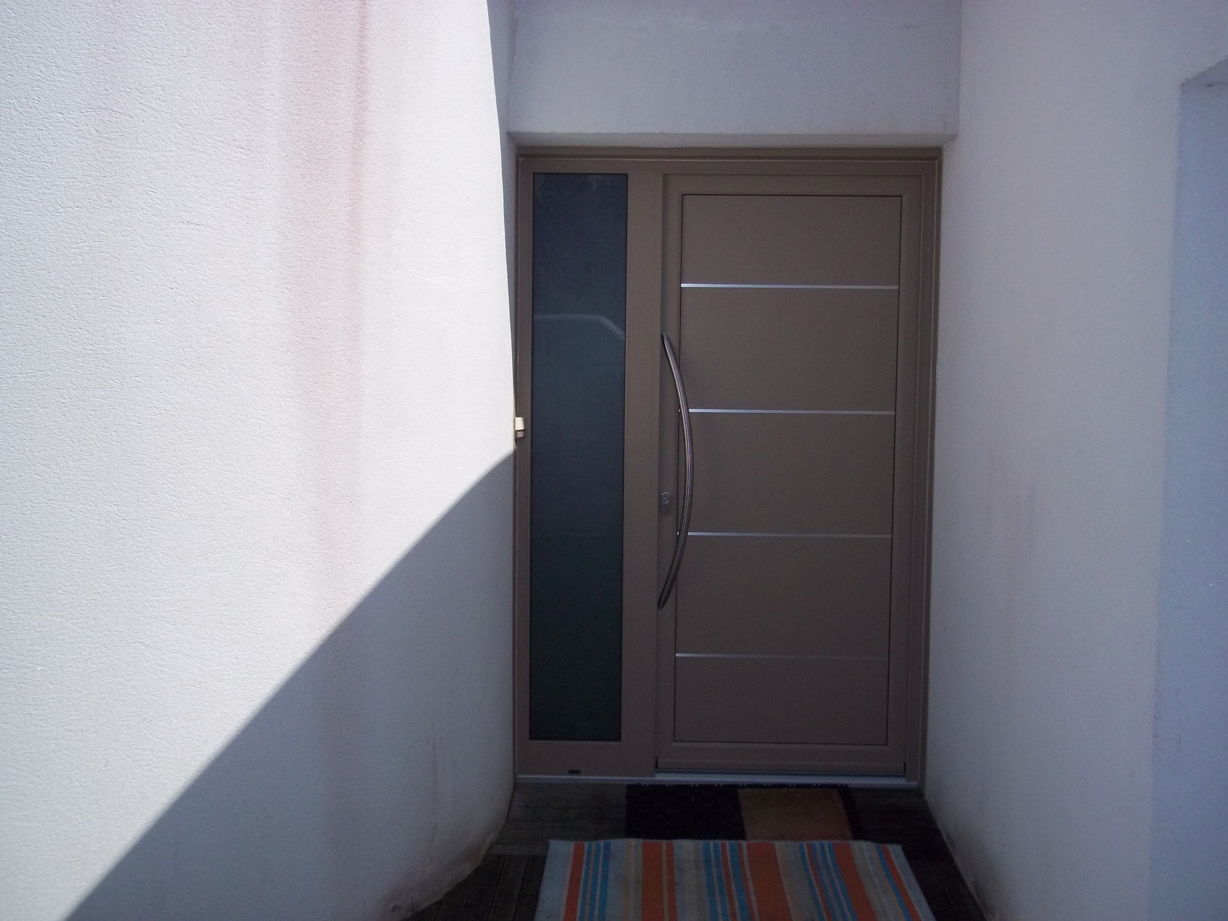 PORTE d'Entrée aluminium HA80 TECK RAL1019 FOUESNANT (2)