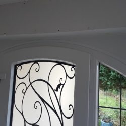 Vue intérieure d'une porte d'entrée PVC Cintrée Baroque