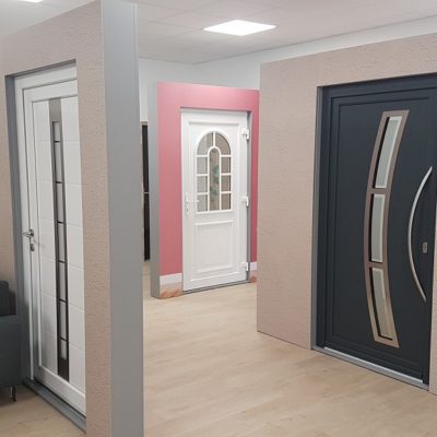 Les portes TRYBA exposées dans le showroom AFP29