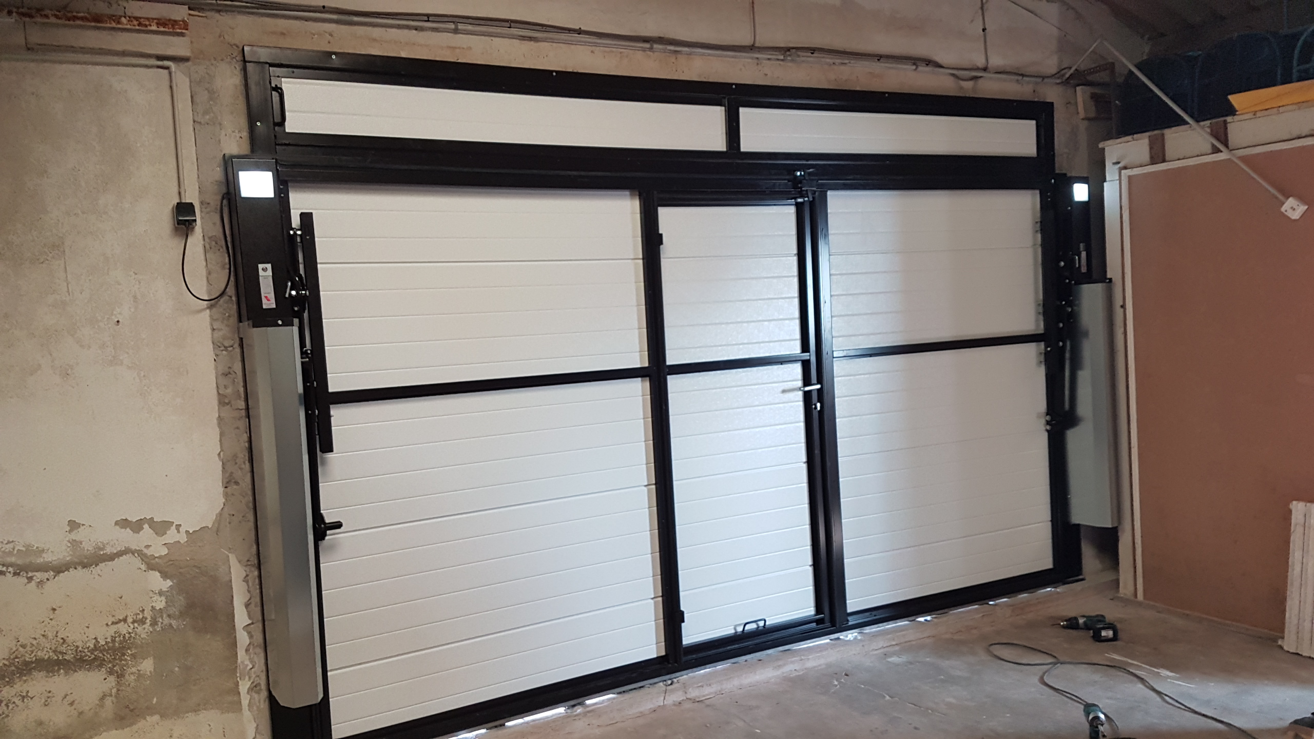 PG MOOS avec imposte Treffiagat (5) Porte de garage Moos vue intérieure