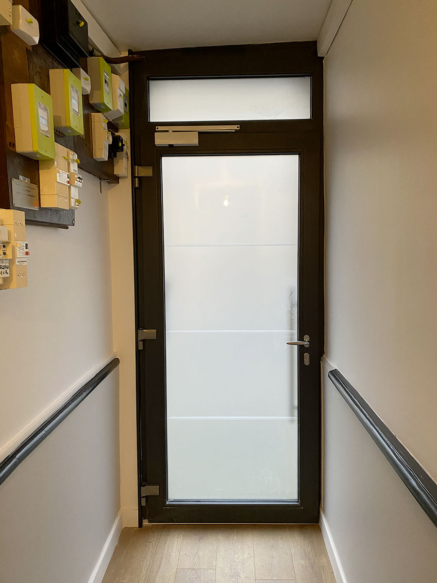 Nouvelle porte d'entrée Access en PVC Nouvelle porte d'entrée Access en PVC pour l'iemmeuble de netao à Quimper