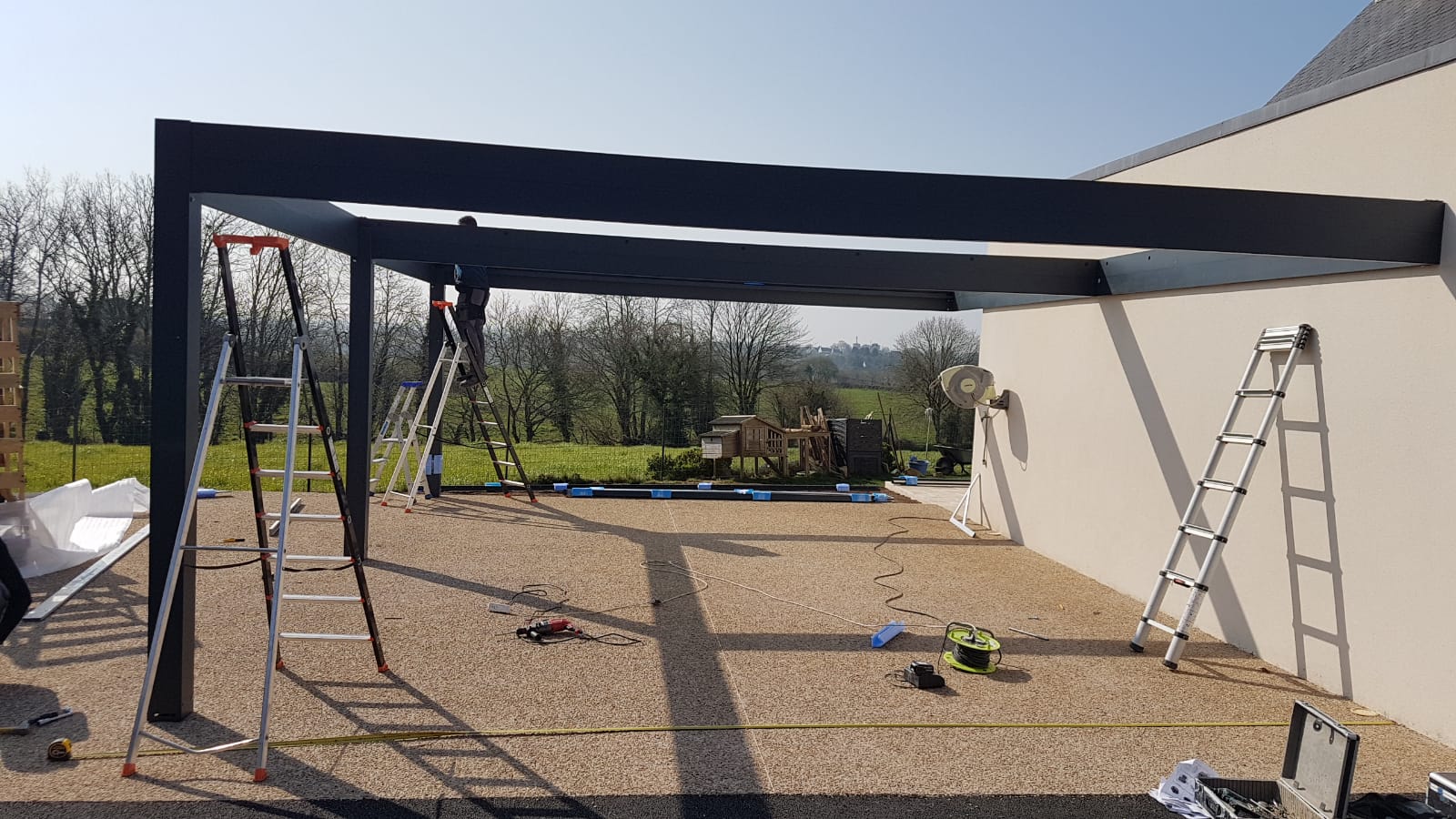 pose carport elliant Installation d'un carport Li-Su des Temps