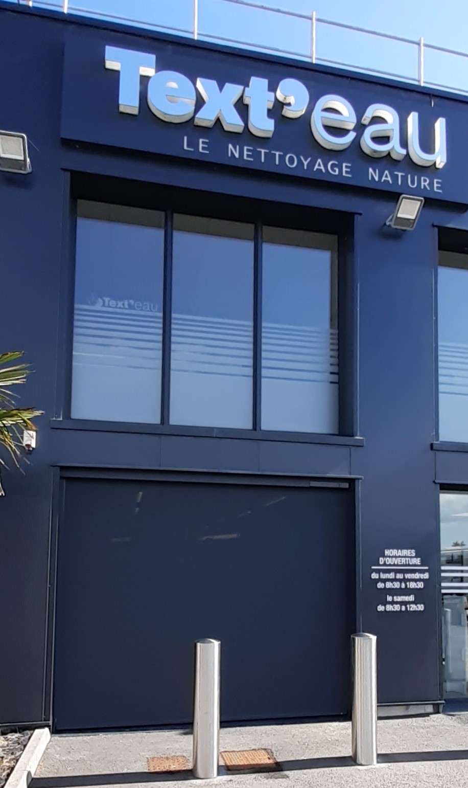 Store screen posé chez Text'Eau Store Screen posé chez l'entreprise Text'Eau à Concarneau