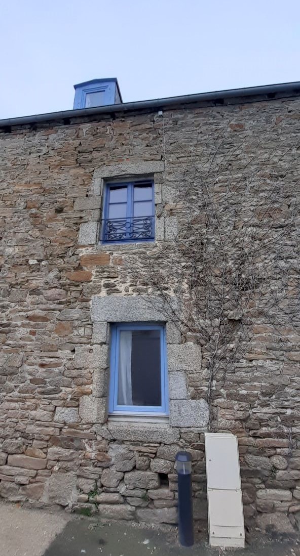 post chantier concarneau Fenêtres TRYBA T67 RAL 5014 bleu pigeon