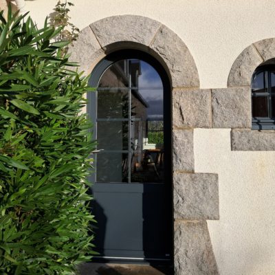 Pose d'une porte cintrée mixte Minco