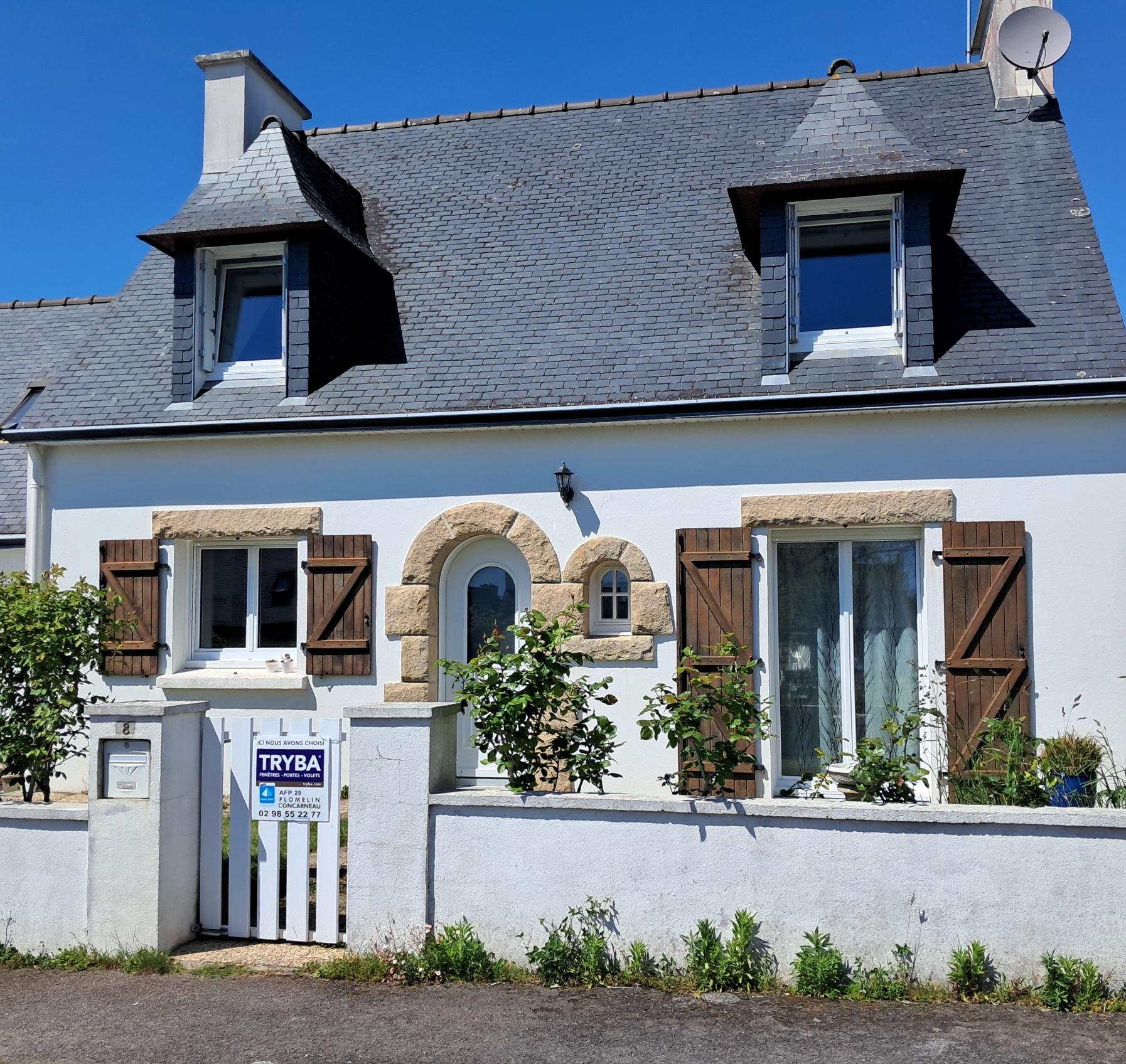 APRES BRIOIS Maison rénovée par TRYBA avec nouvelles fenêtres et volets
