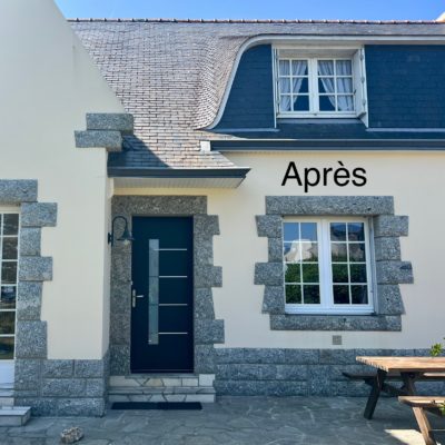 Maison traditionnelle rénovée avec porte d'entrée TRYBA Laïta noir profond RAL 9005