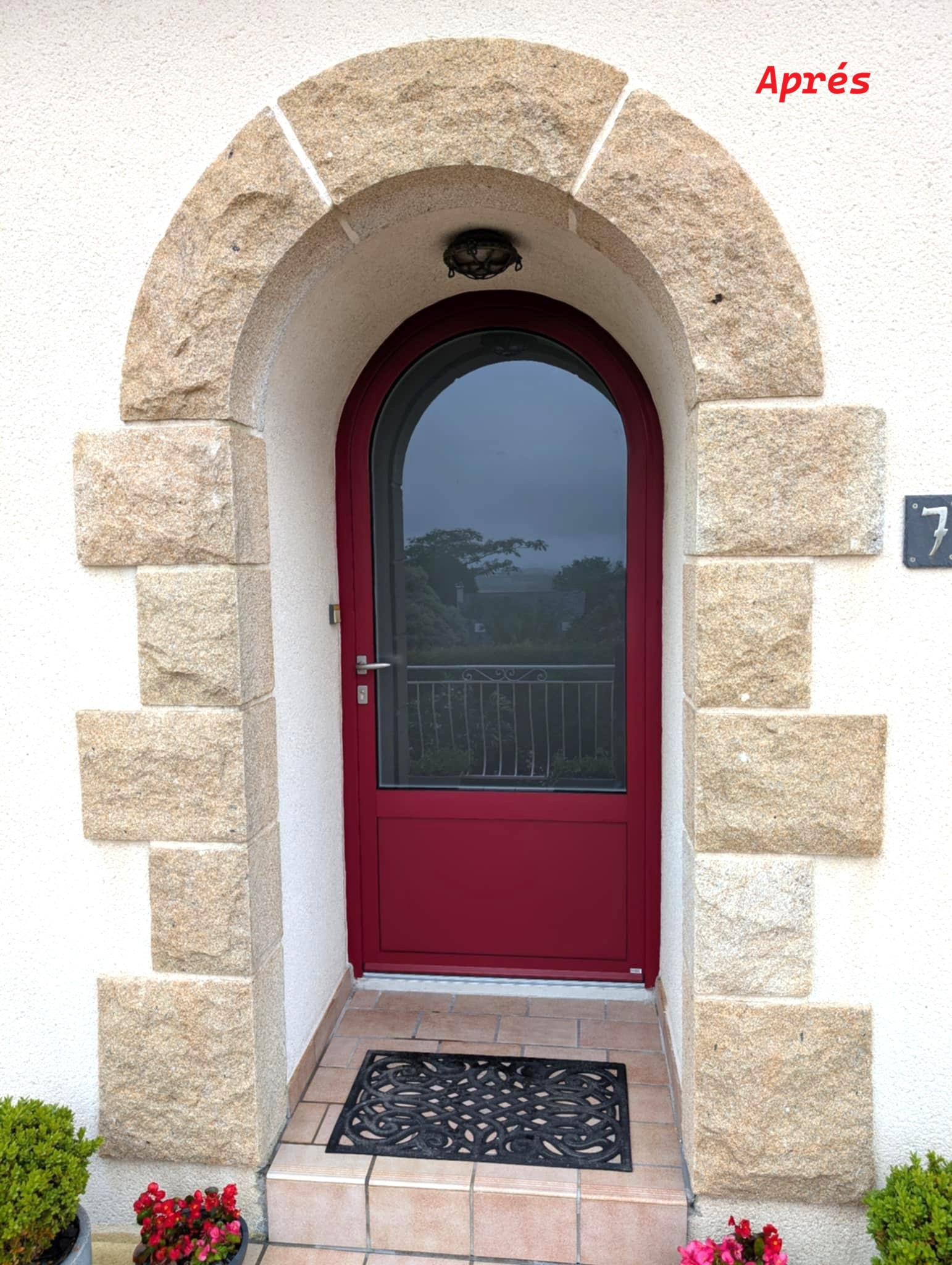 Porte d'entrée Minco mixte rouge Porte d'entrée Minco mixte bois aluminium rouge RAL 3004