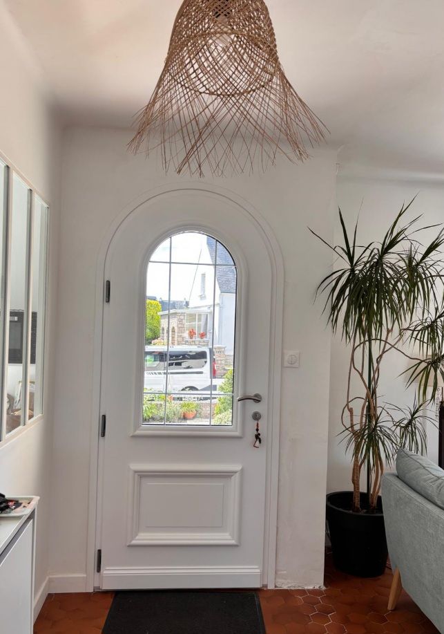 IMG-20250730-WA0003 (3) Porte d'entrée mixte Minco Actua 7 vue intérieur blanche