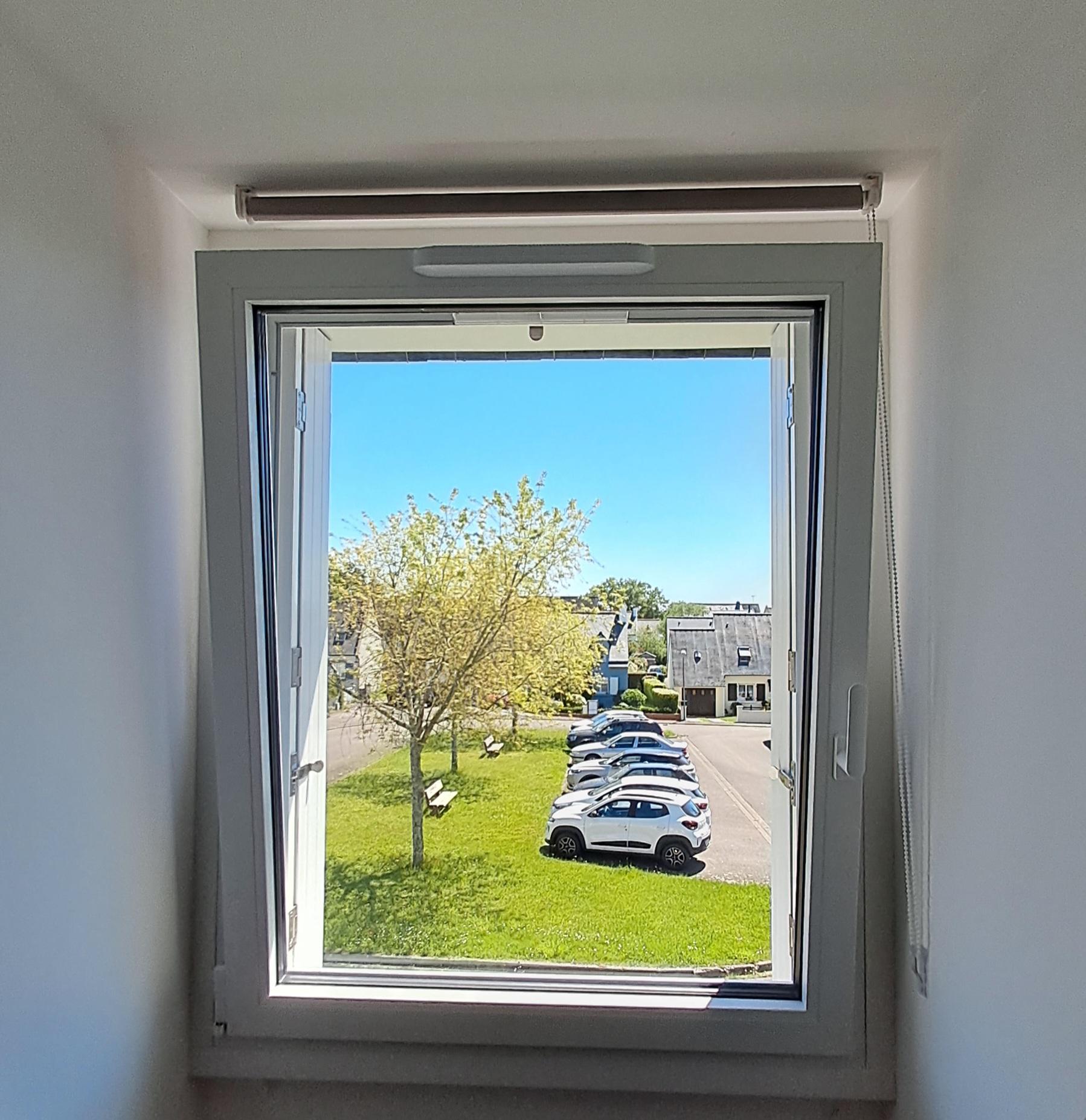 Fenêtre PVC T81 de couleur blanche