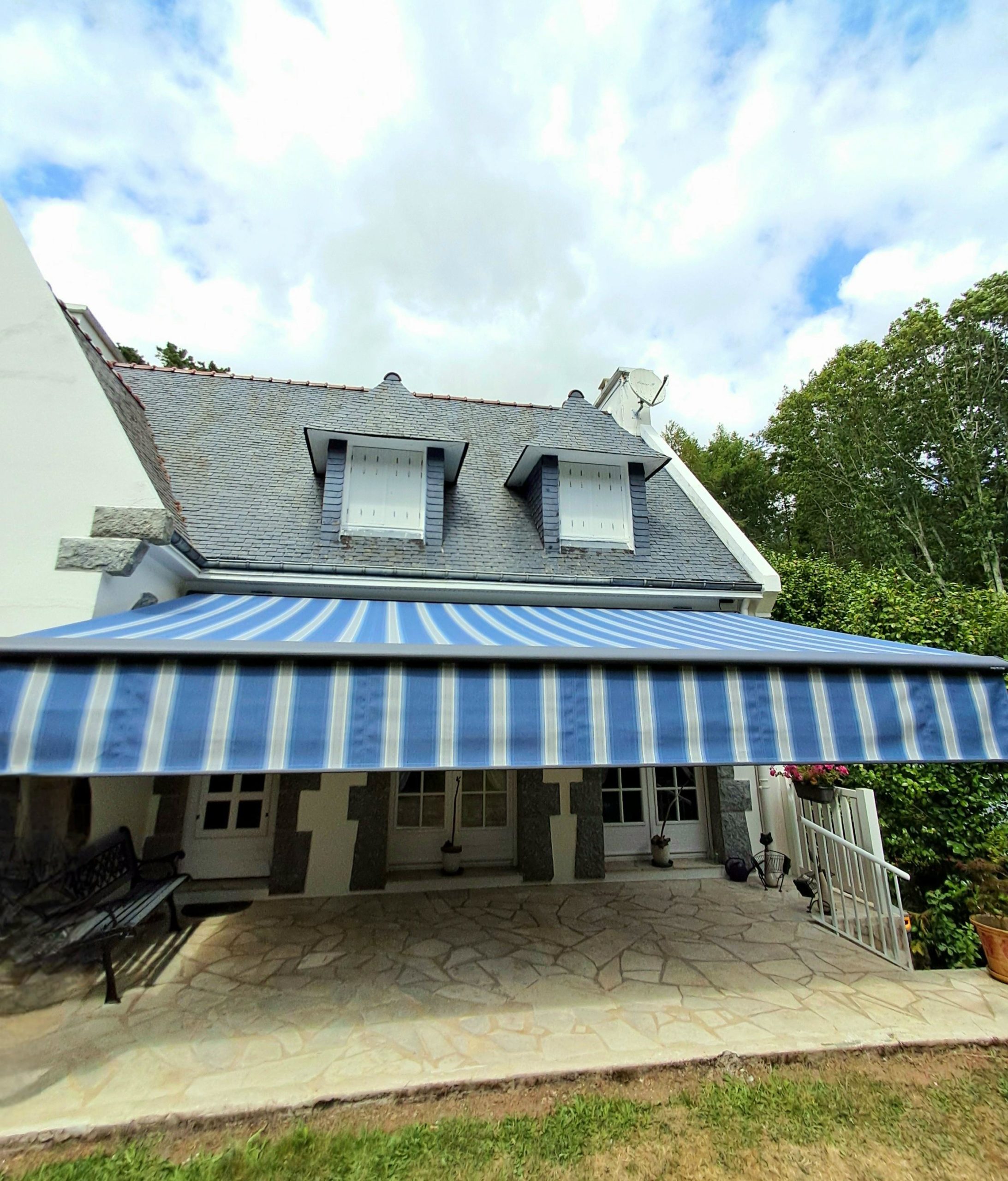 Store Banne Warema K60 PHOTO 3 Store banne bleu et blanc Warema K60